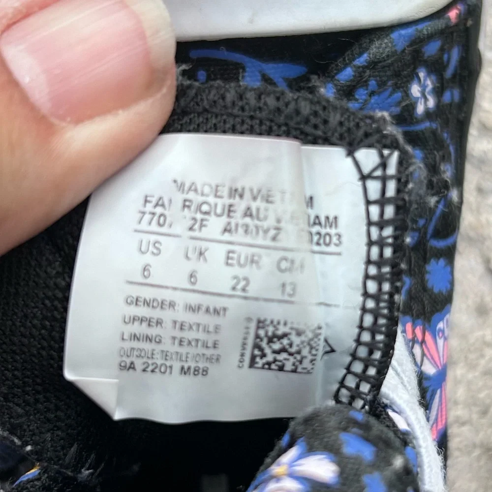 Converse sneakers chucks butterfly print toddler baby size 6 all stars flowers